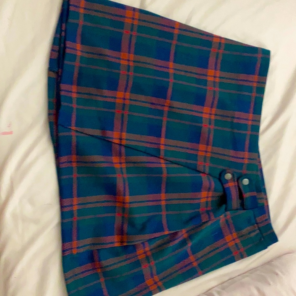 Cute plaid American eagle skirt never worn